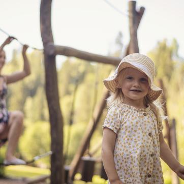 Barn i lekpark i Säterdalen