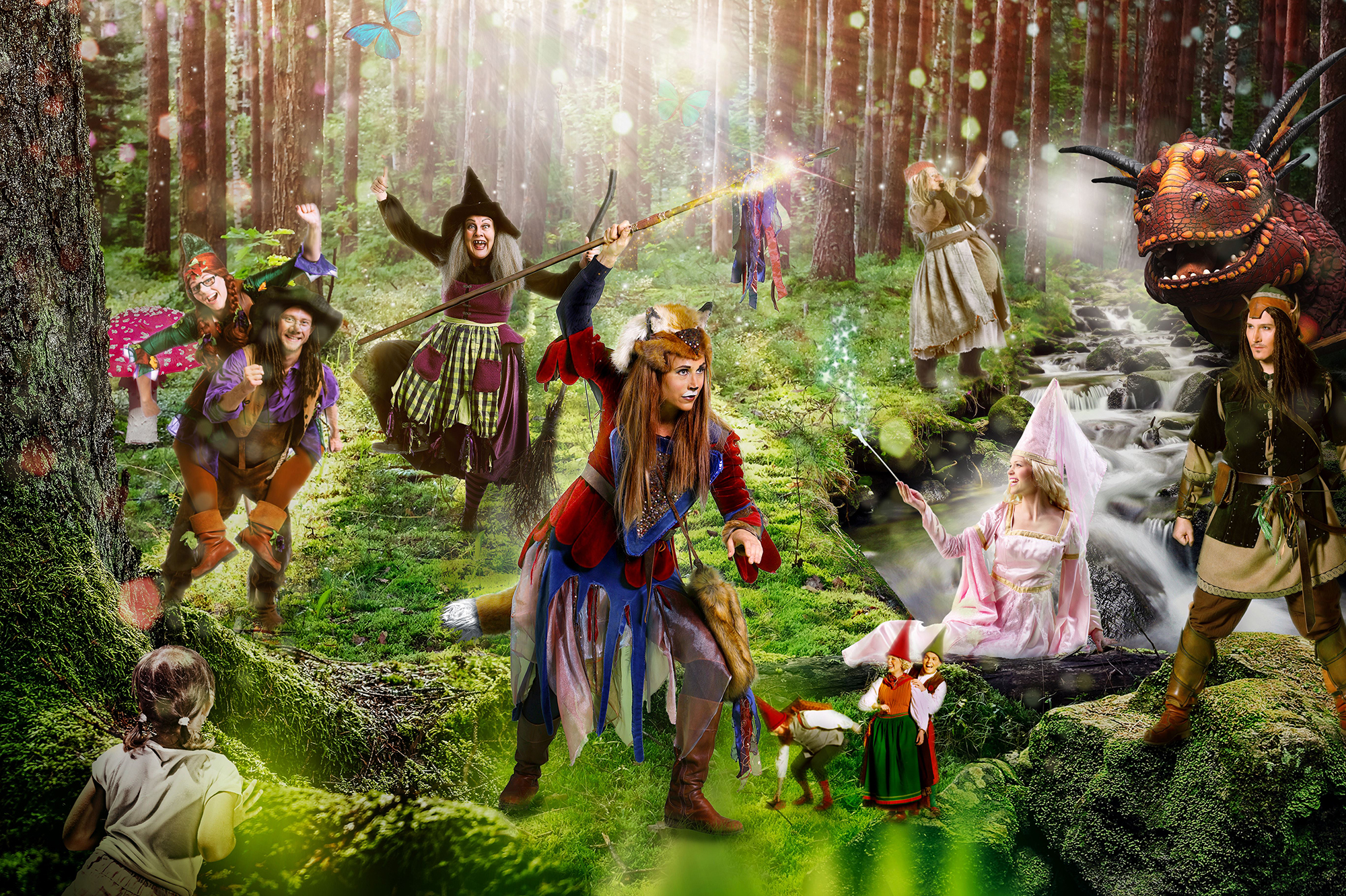 Sagofigurer som en häxa, fe och troll i en skog.