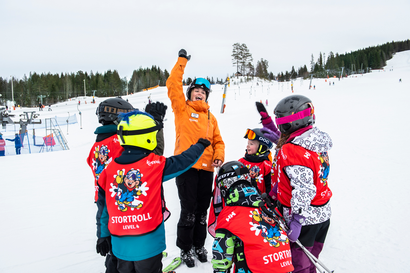 Barn på skidskola i Kläppen i Sälen.