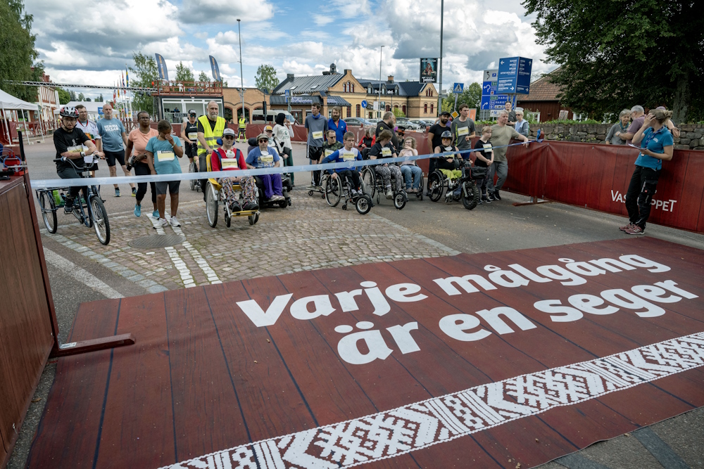 Starten för nytt lopp i Vasaloppets sommarvecka 2024: Funkisvasan.