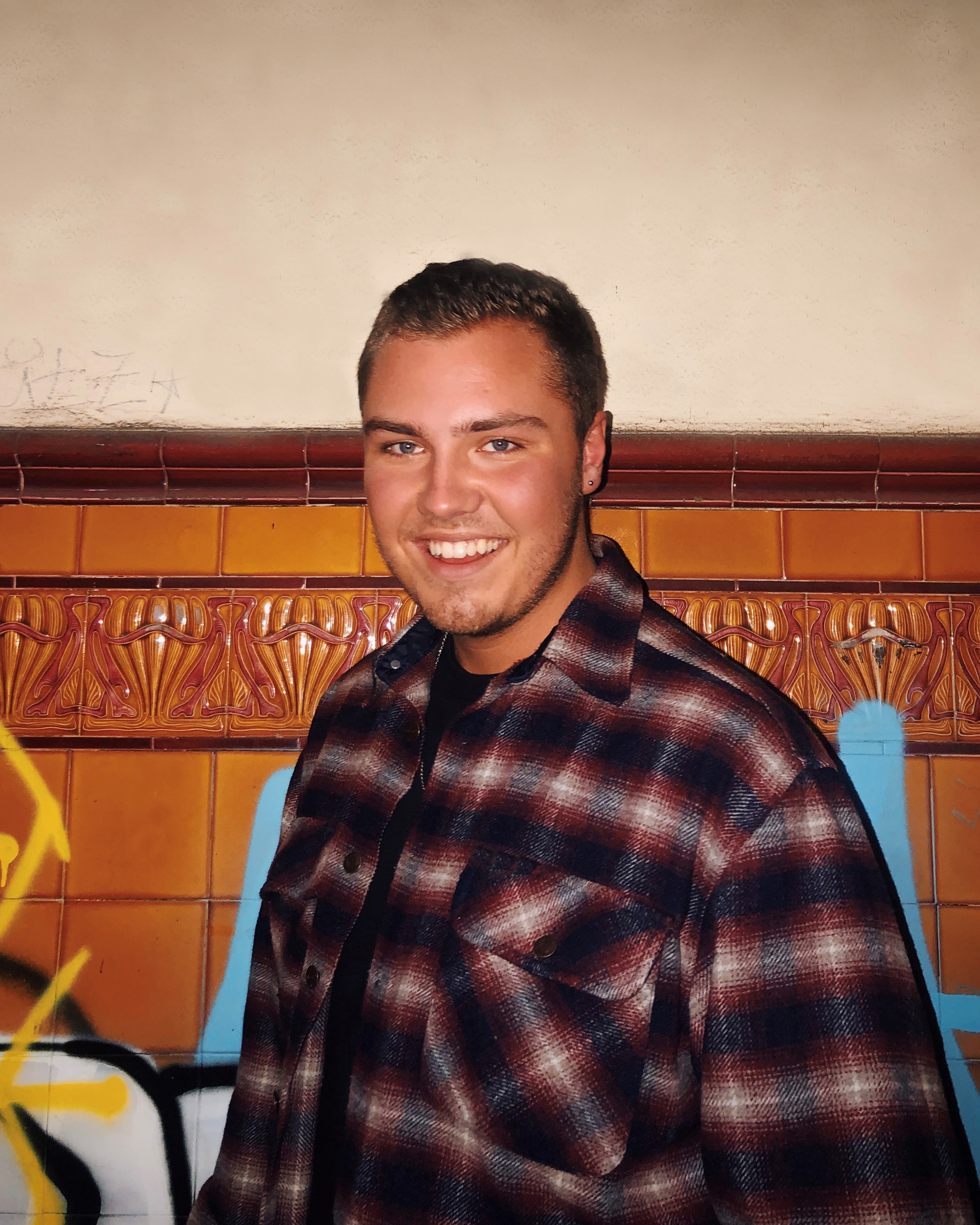 Porträtt av Gustav Tillas.