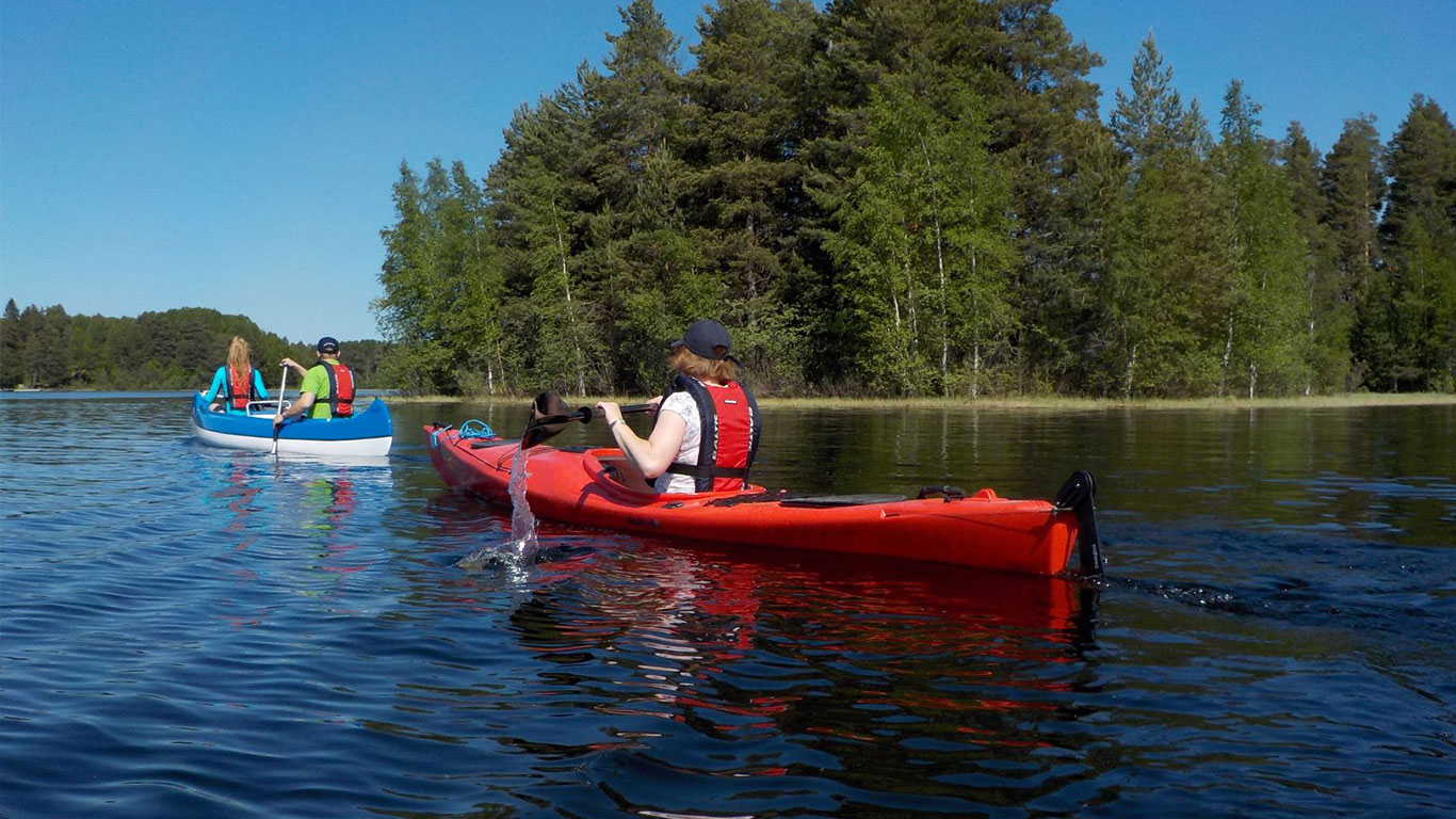 Kanot på Siljan, vid Kungshaga Hotell i Orsa.