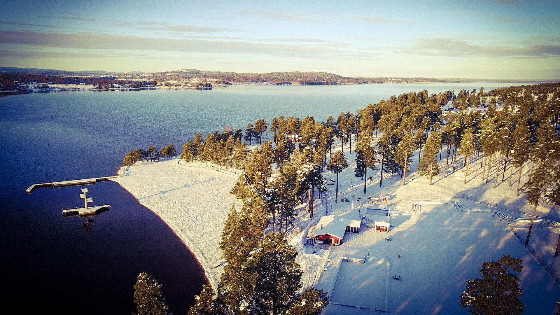 Flygfoto över anläggningen Leksand Strand.