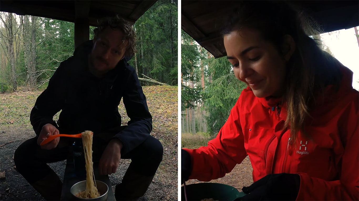 Outdoor lunch break during the hike.