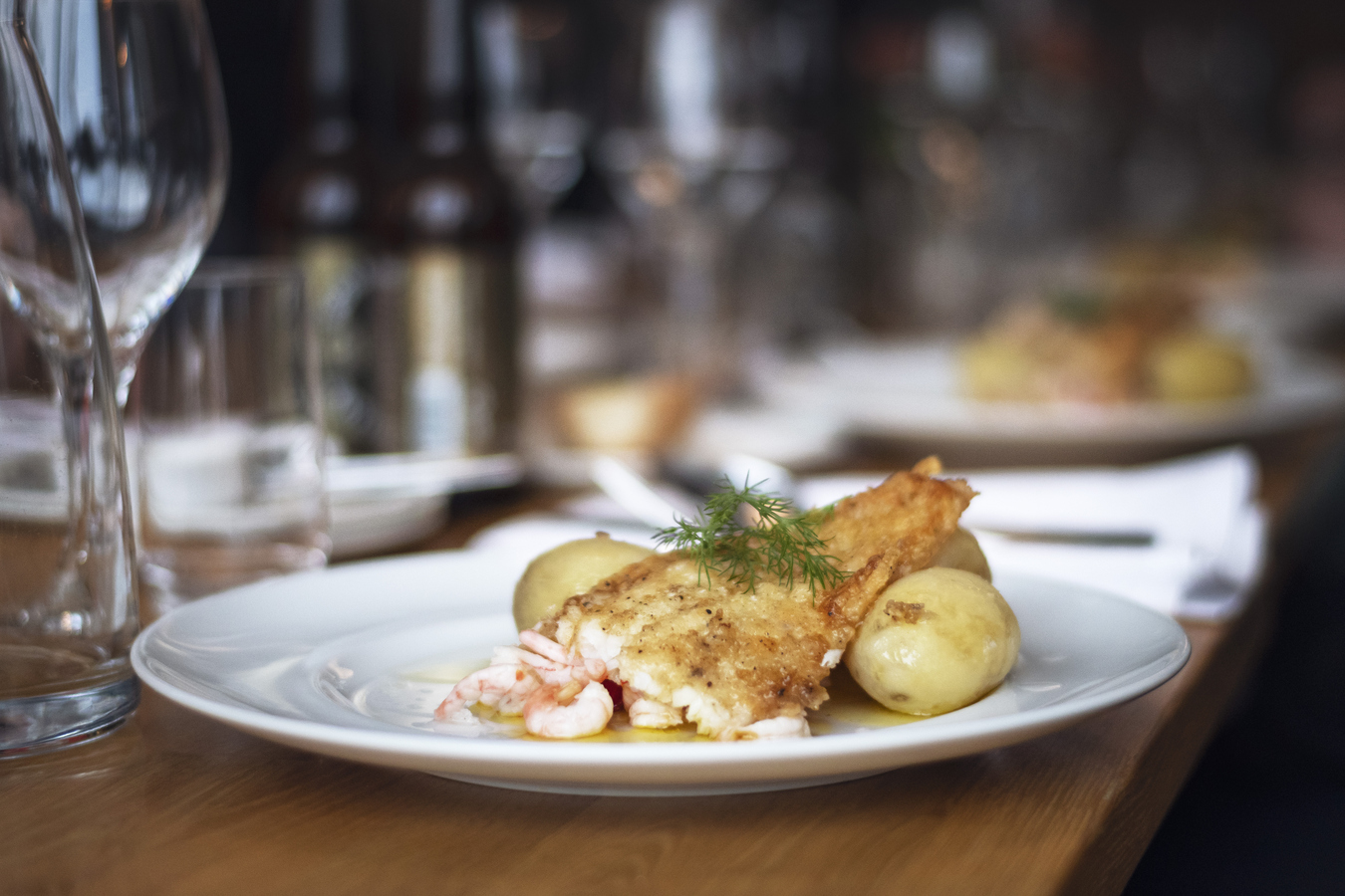 Maträtt serveras i restaurangen på Mora Hotell.