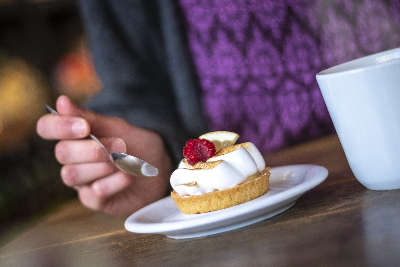 Bakverk på tallrik.