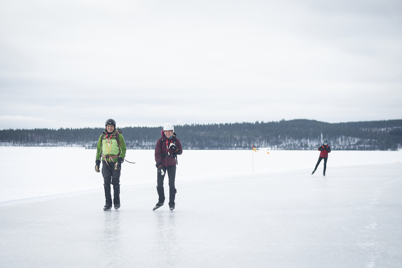 Långfärdsskridskor på sjön Runn vid Sjösidan i Falun.