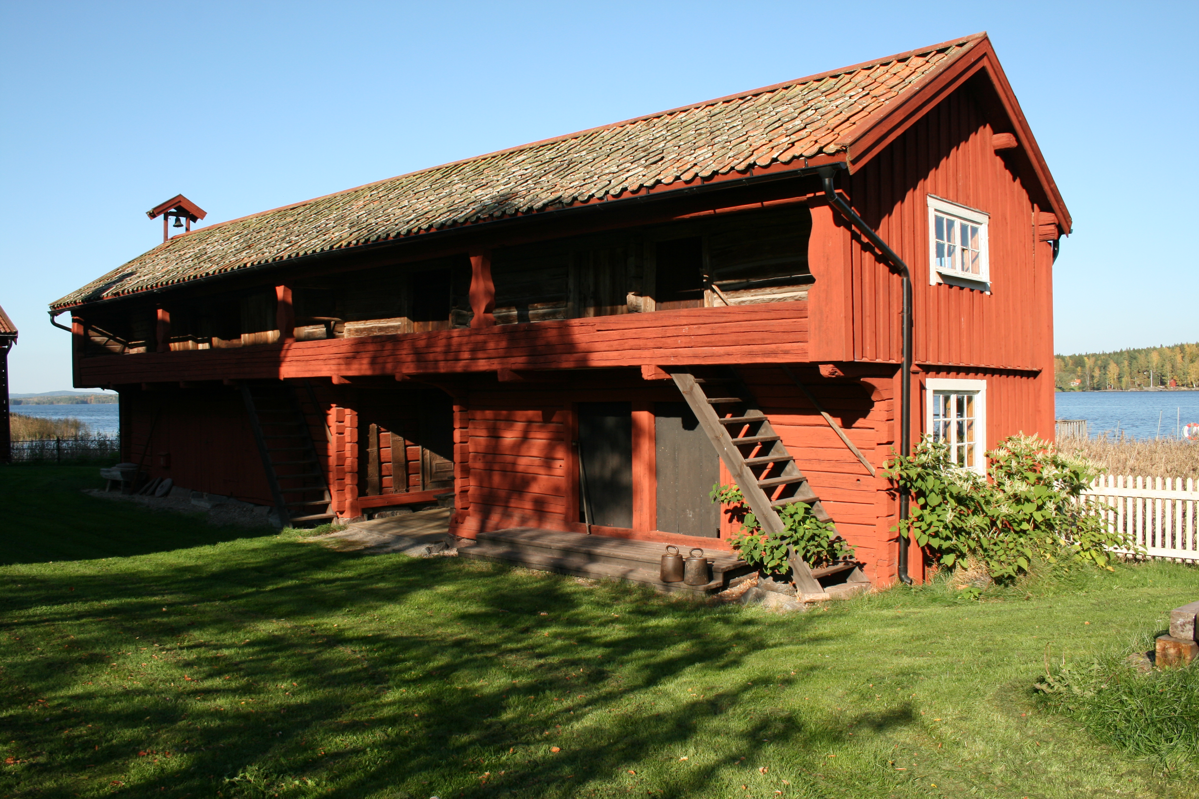 Exteriörbild på Söderbärke Hembygdsgård.