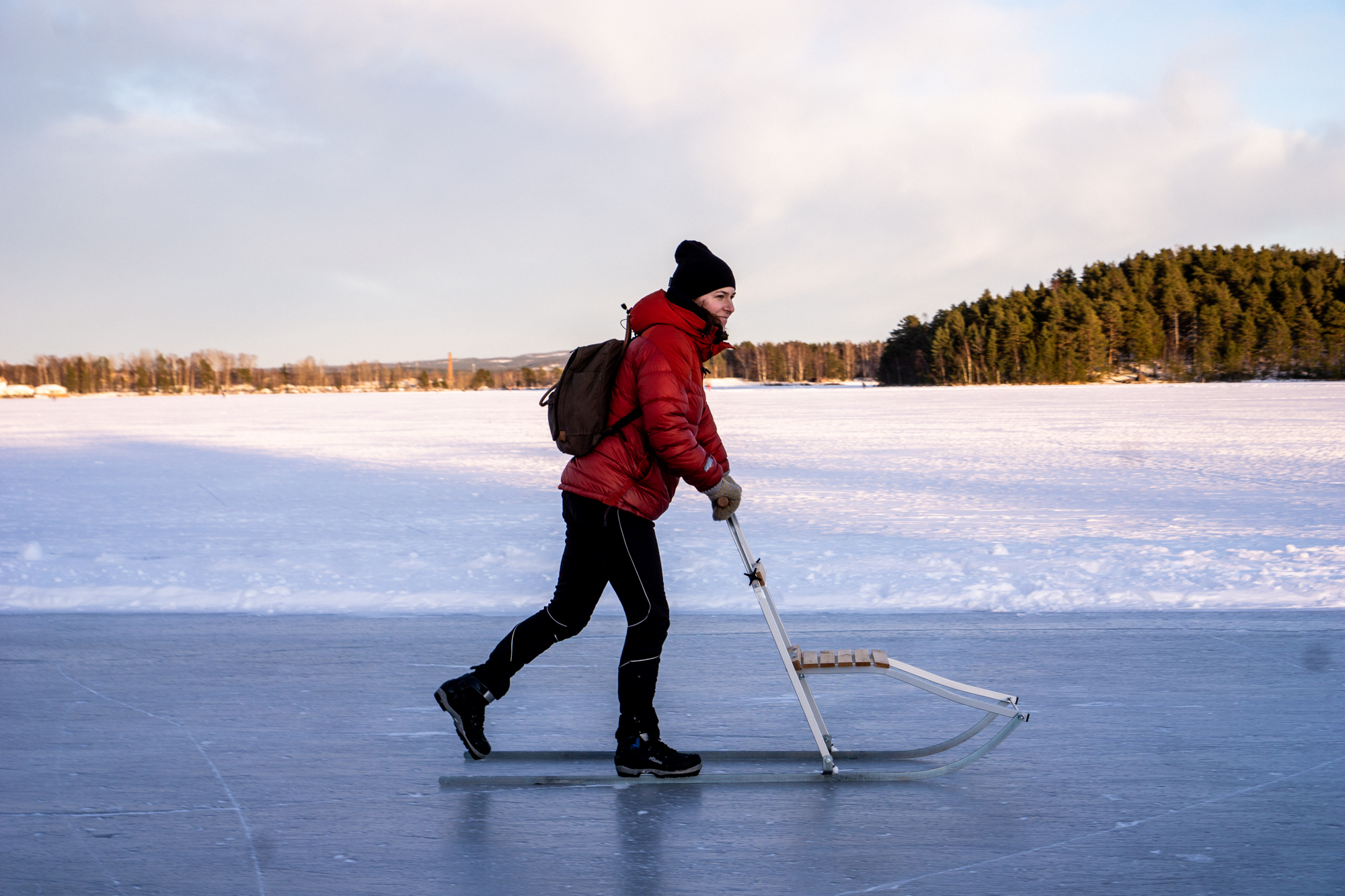 Sparkåkning på isen.