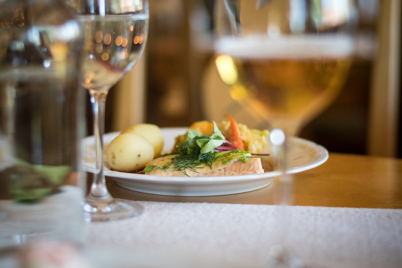 Mat fint uppdukat på en tallrik.