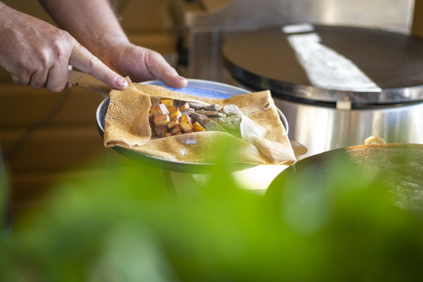 Crepes som tillagas.