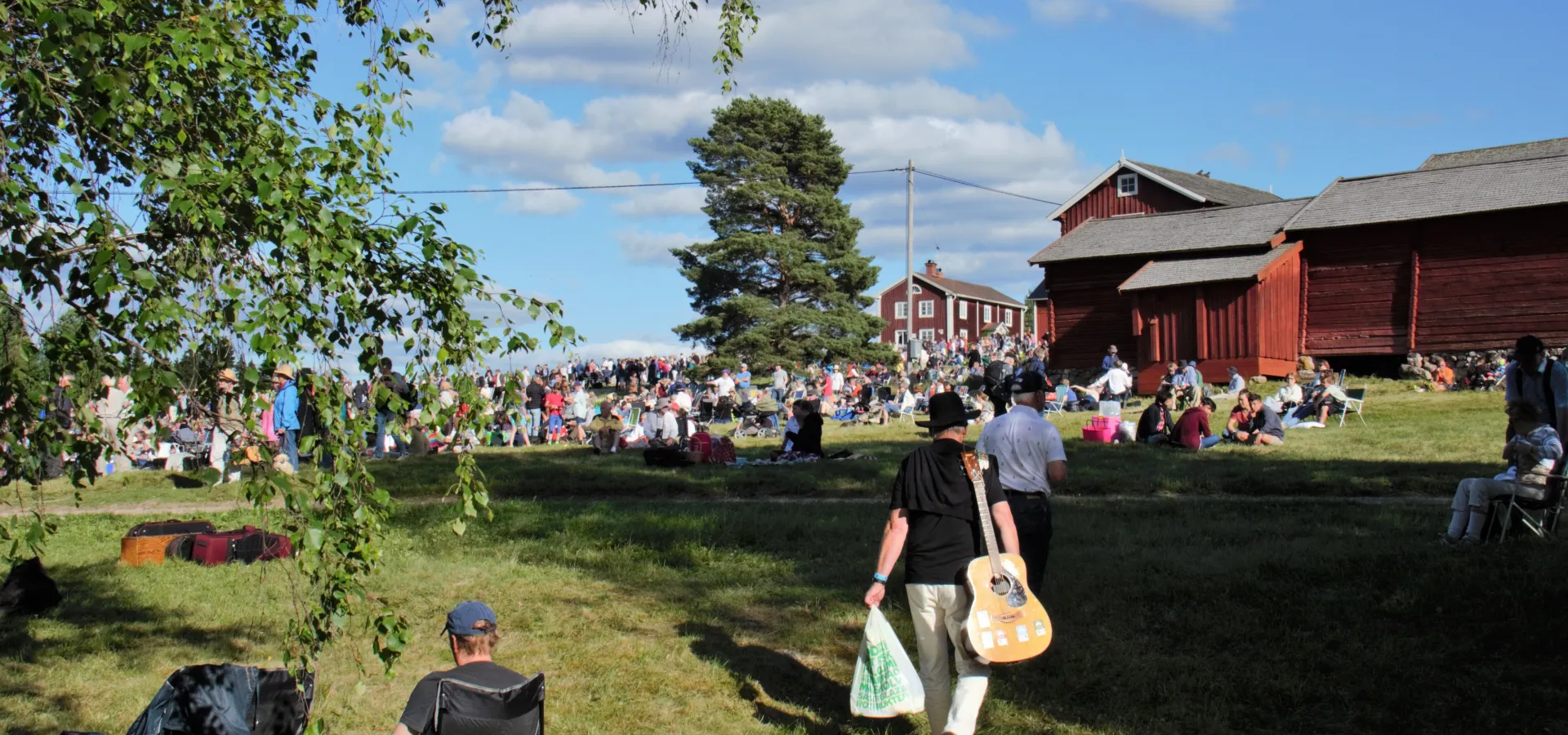 Folkmassa vid Bingsjö.