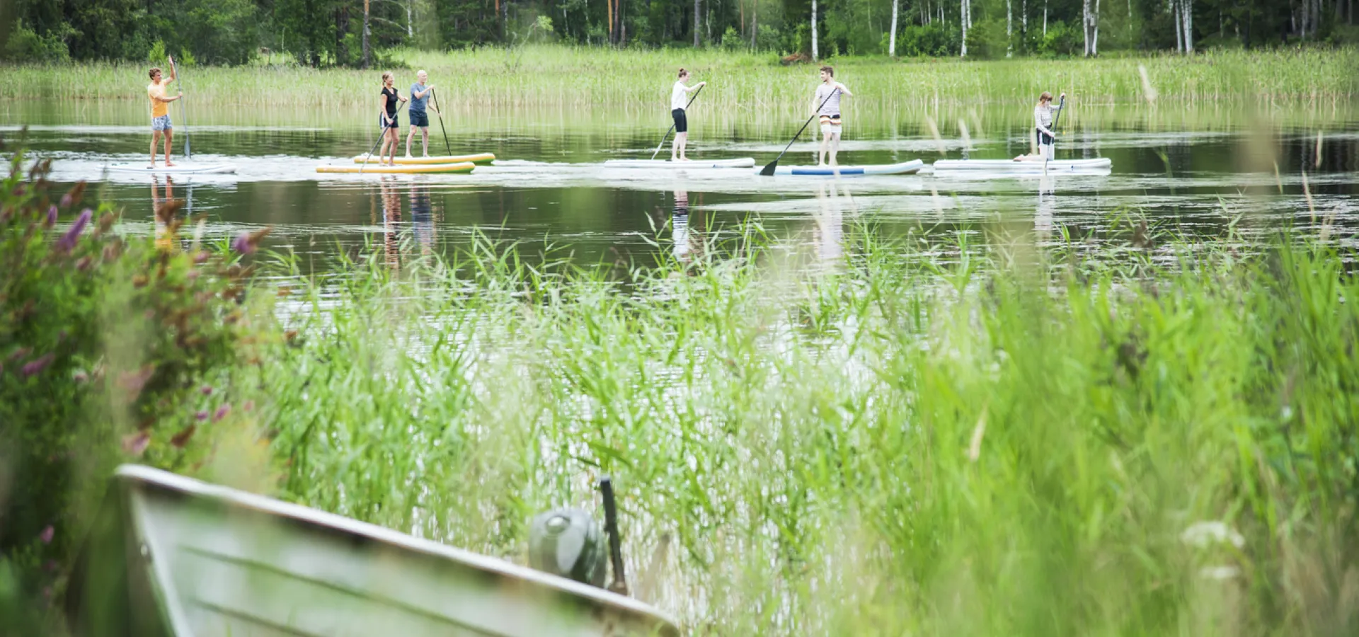 Sommardag vid en å.