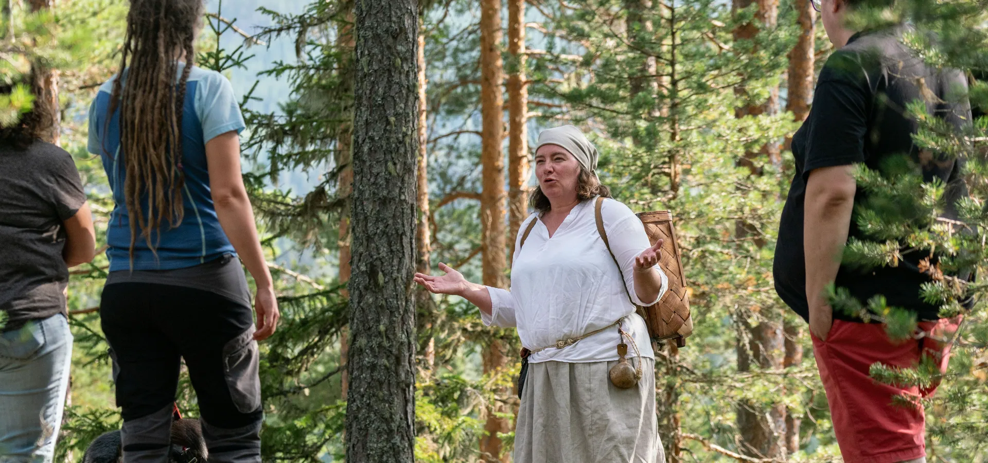 Marit Norin anordnar häxvandringar i Älvdalen.