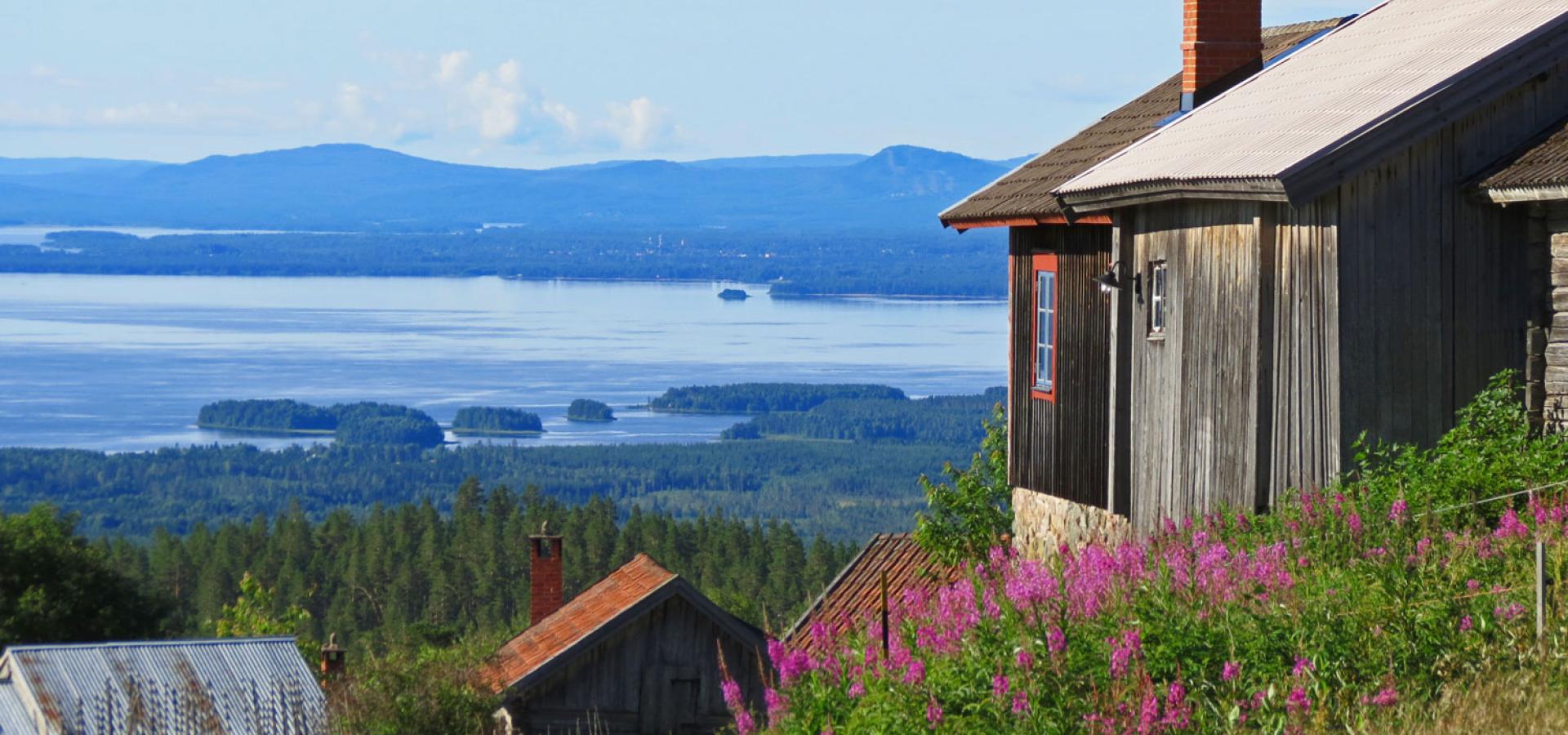 Utsikt över Fryksås från hotellet och gästviveriet.