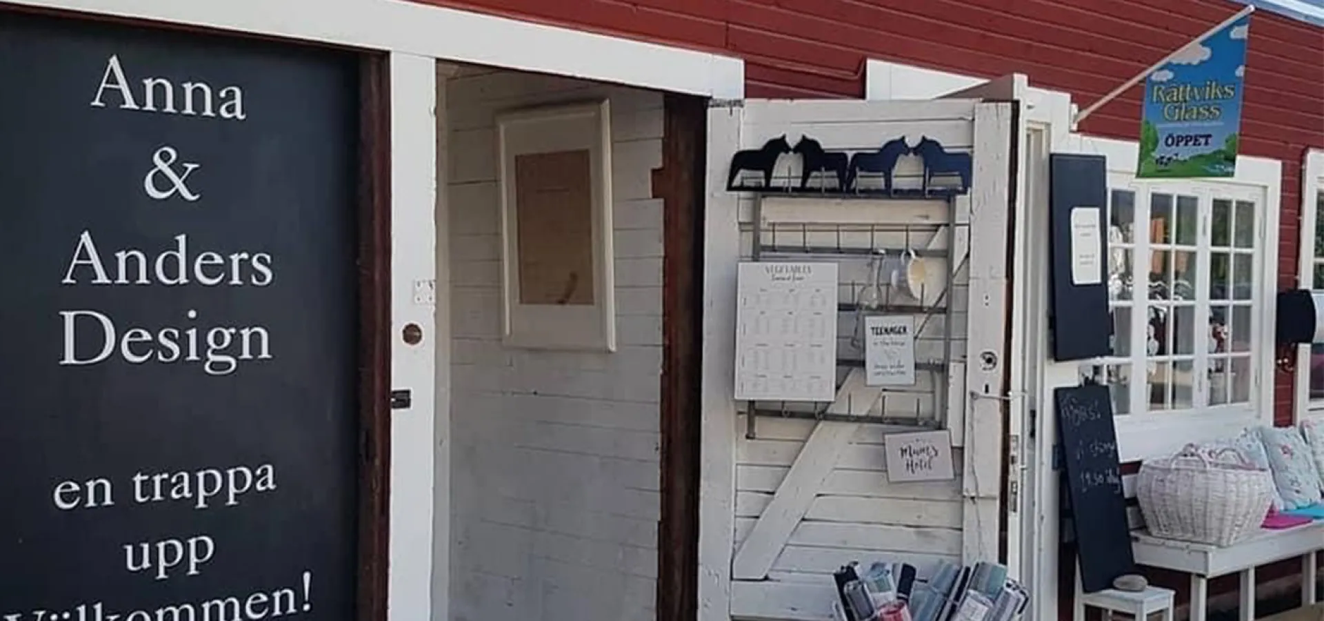 Anna & Anders Design i Mora, där det finns lokalt hantverk, glass och turistinformation.