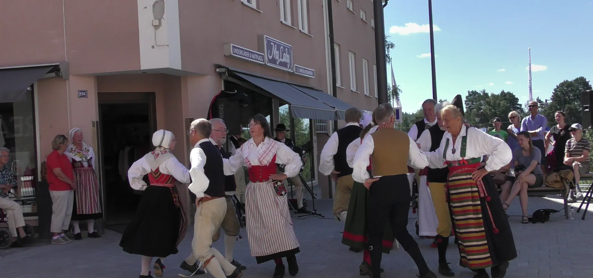 Leksands folkdanslag på tur.