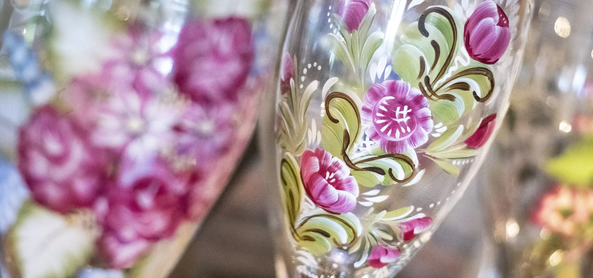 Målade glas från Hemslöjden i Rättvik.