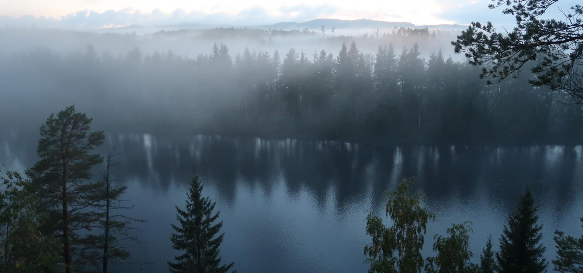 Dimmig sjö i Älvdalen.