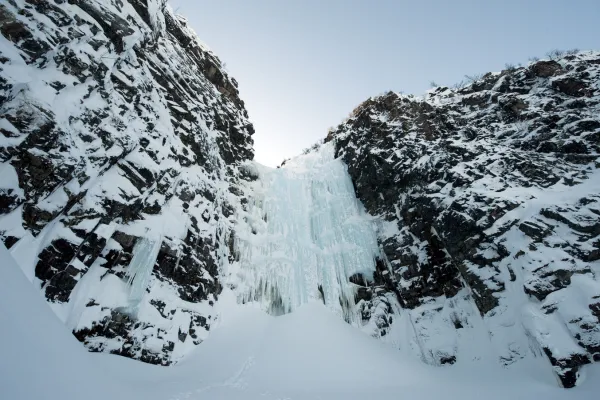 Vattenfall Njupeskär som är fruset.