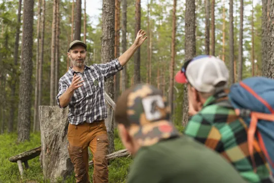 Daniel Nature Guide guides in the nature.