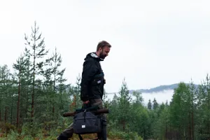 Sebastian Westin i skogen.