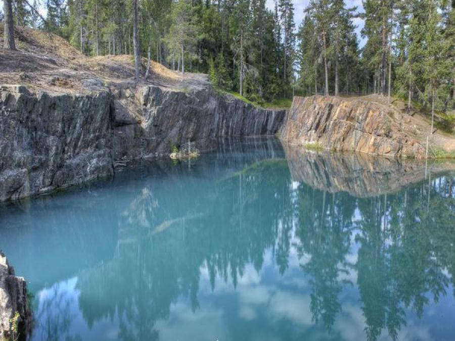 Turquoise water at Östra Silvbergs mine.