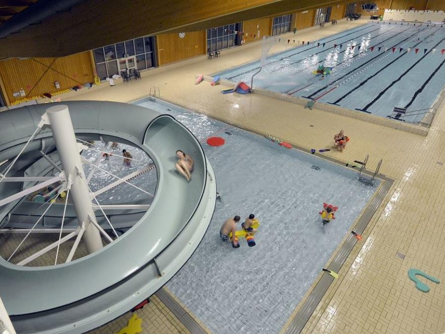 Älvdalens Swimming and Icehall with two pools and a waterslide