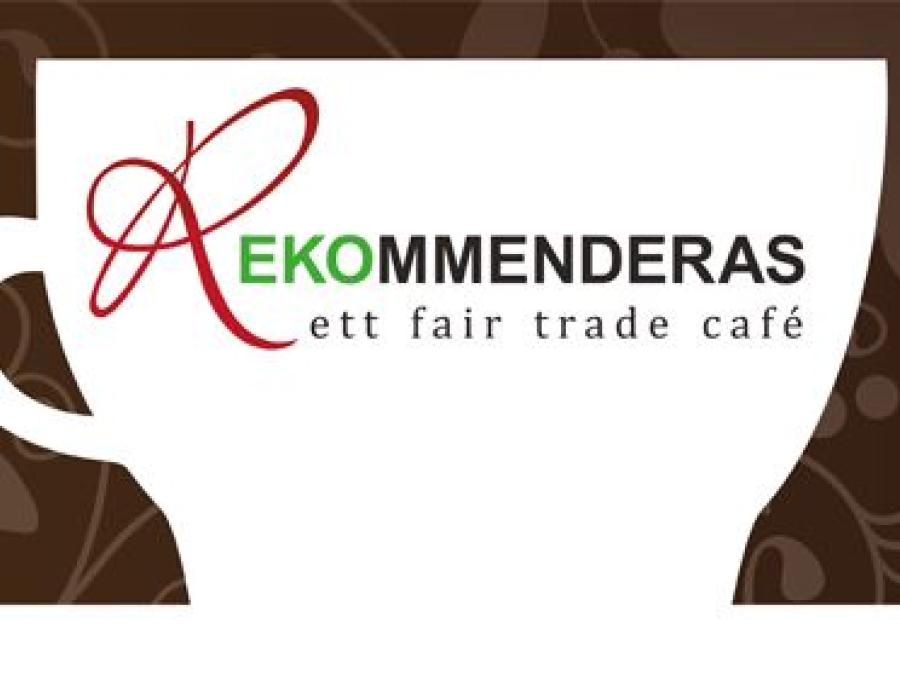 Logotype, brun bakgrund med blommönster, en vit kopp, text på koppen, ett rött skrivstils R eko med gröna bokstävermmenderas ett fair trade café med svarta bokstäver.