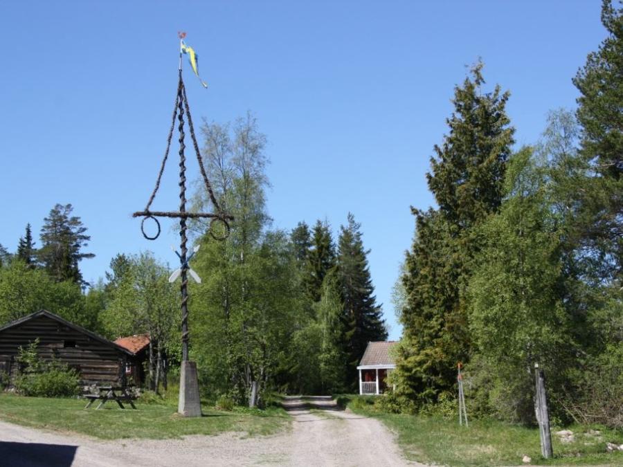 Maypole in Fulåberg.