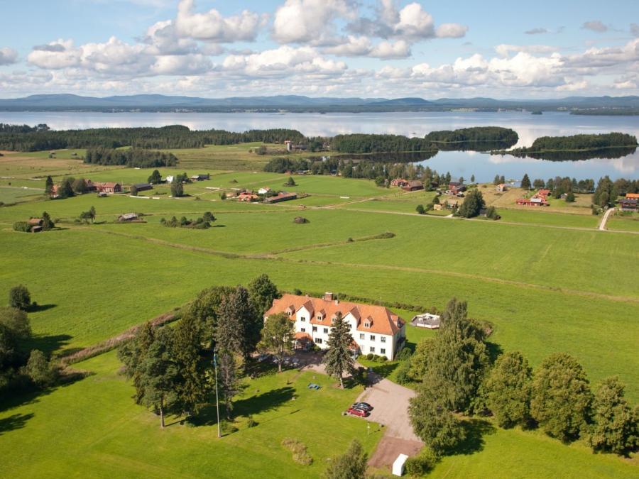 Kungshaga with green fields around and the Lake Orsa behind, taken from above.
