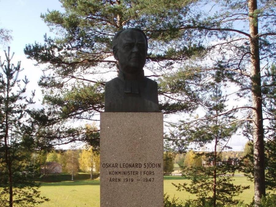 Statyn av Oskar Leonard Sjödin.