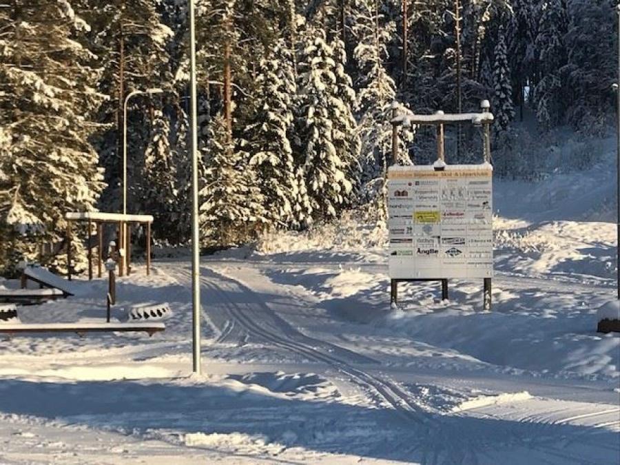 Startplatsen vid skidstugan i Siljansnäs skidspår.