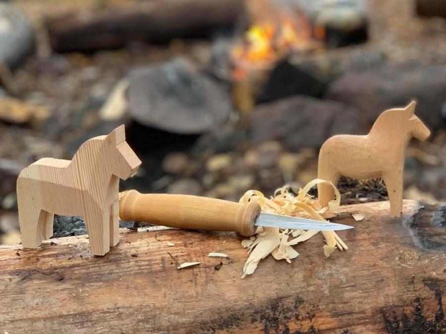 Knife and Dala horses in wood.