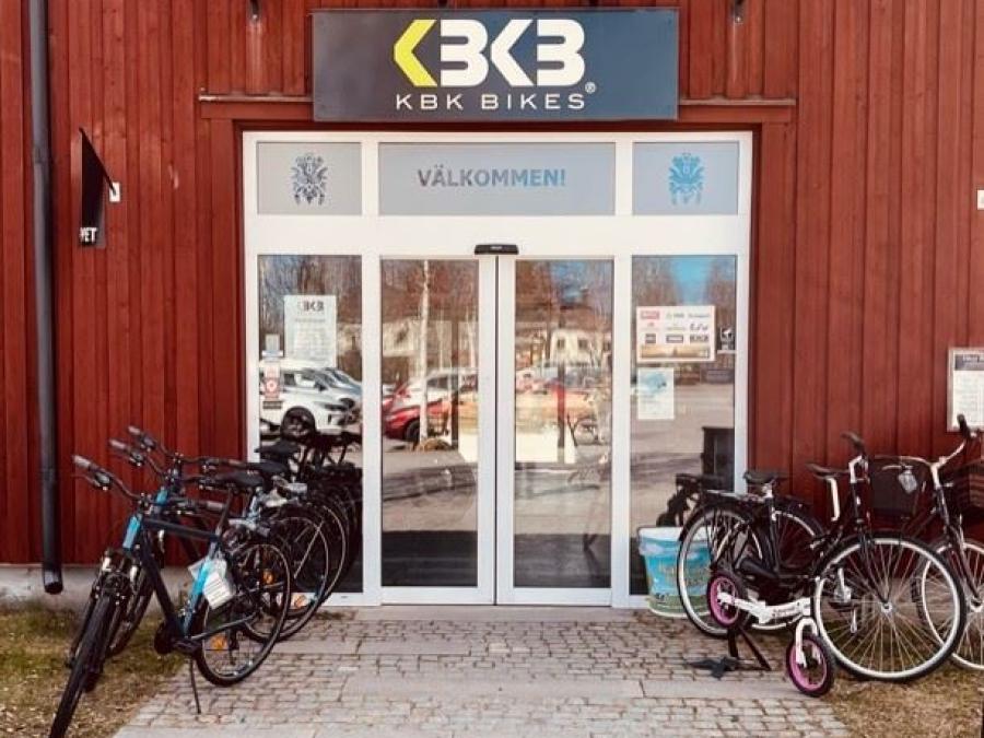 Entrance to the store, bikes outside.