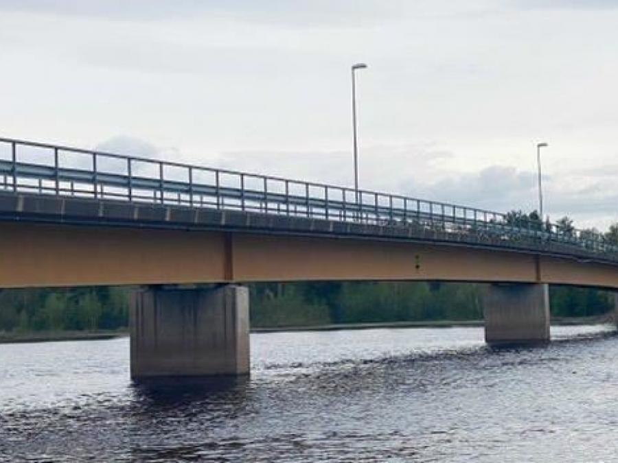 Bron mellan Östnor och Selja.