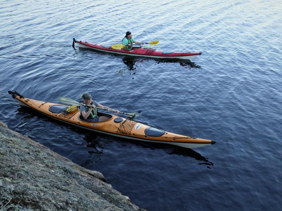 Paddlers explore the shores of Lake Närssjön.