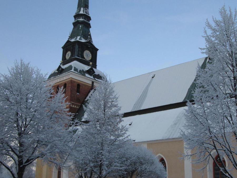 Mora kyrka, vinter.