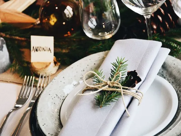 Uppdukat för julbord.