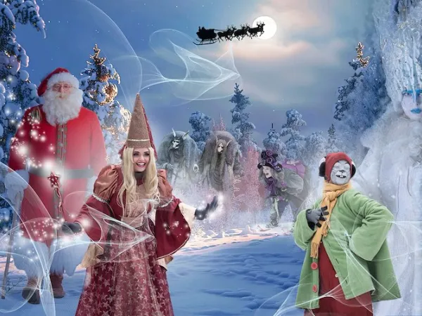 Sagofigurer i en skog. 