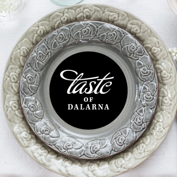 Bild på tallrik med Taste of Dalarnas logo.