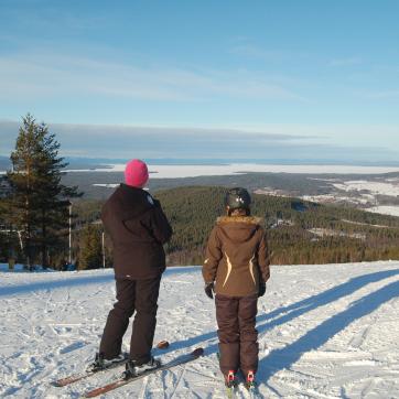 Two persons in a ski slope.