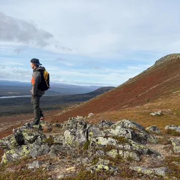 A boy looking out over the mountains in Idre.