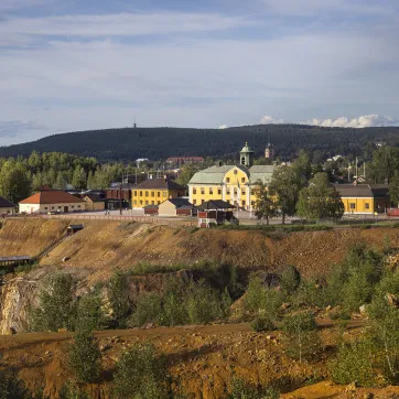 The houses at Falu Gruva with Stora Stöten in the front.