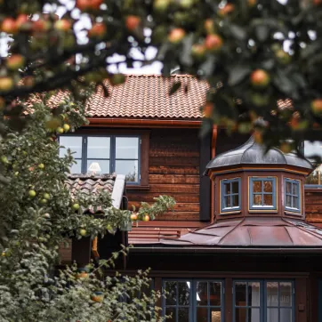 Exteriör av hotell i Tällberg.