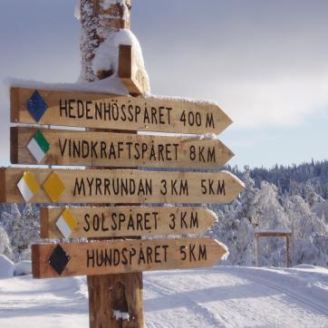 Track sign for the cross-country ski trails.