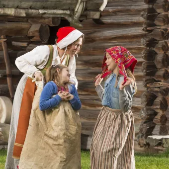 Mamma med två barn.