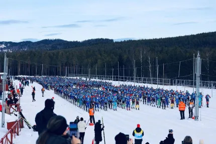 Skidåkare i startfållan.