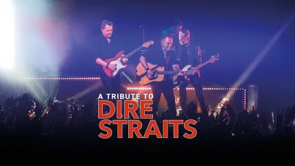 Tre män med gitarrer på en scen, publik oc strälkastarsken, A tribute to Dire straits med vita och röda bokstäver.