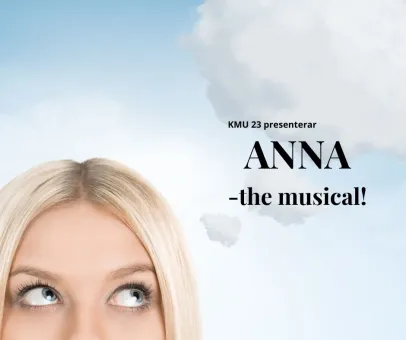 En blond ung kvinna som tittar uppåt på en himmel med vita moln, svart text Anna the musical.